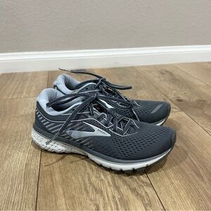 Brooks ghost 12 women’s running shoes - size 5.5